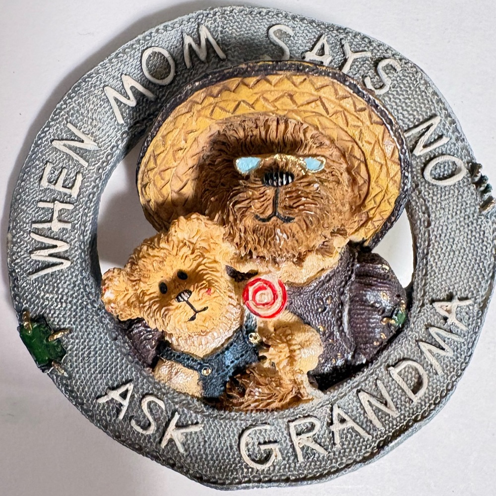 Vintage cute Grandma Bear Brooch with Hat and Glasses - Picture 1 of 5
